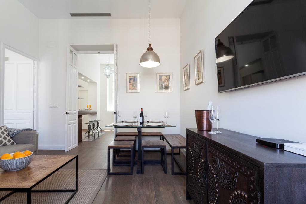 Stunning Boutique - Space Maison Apartments Seville Exterior photo